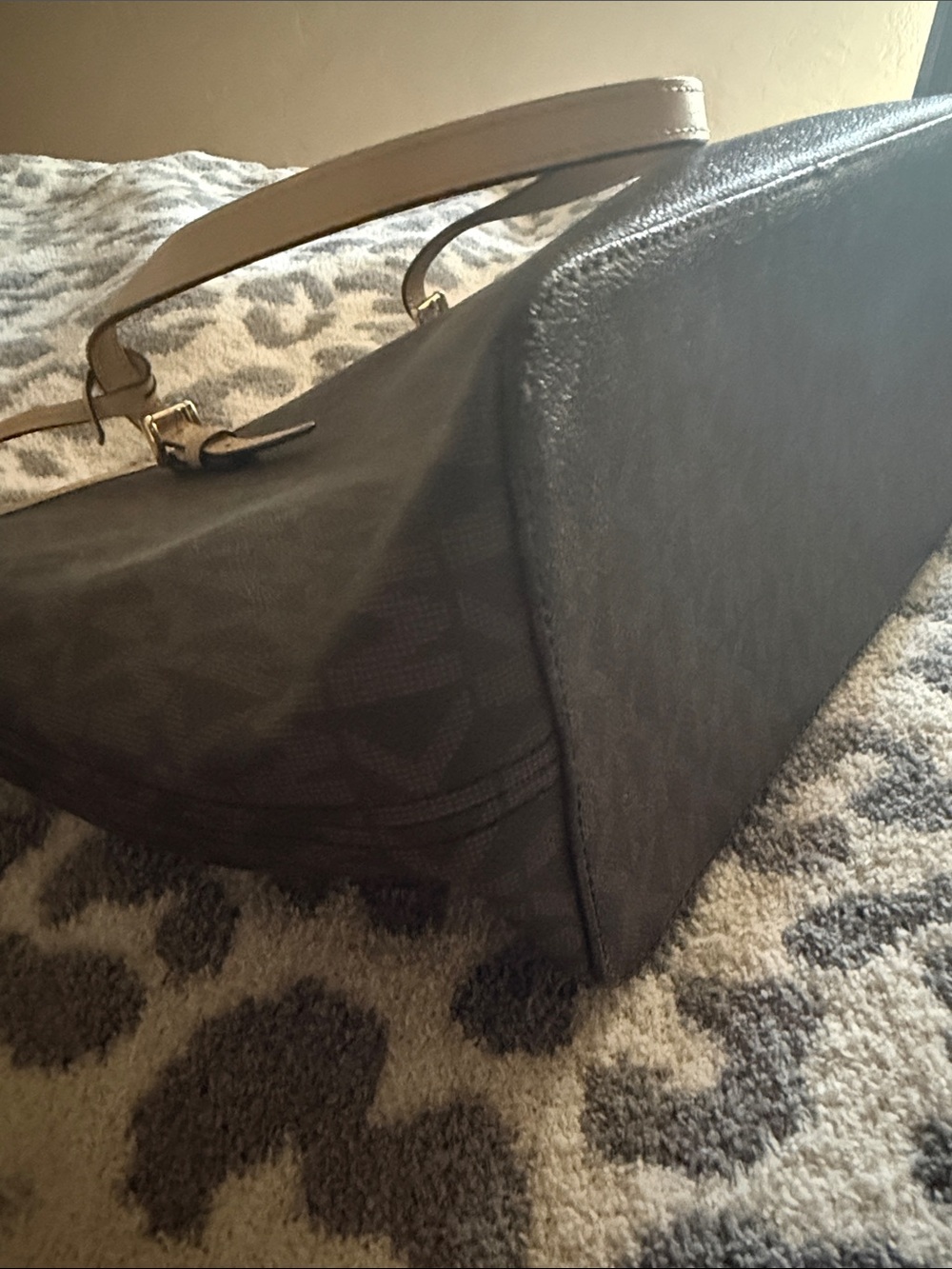 Michael Kors Brown Logo Tote with Beige Trim and Gold Charm NWT - Picture 9 of 15